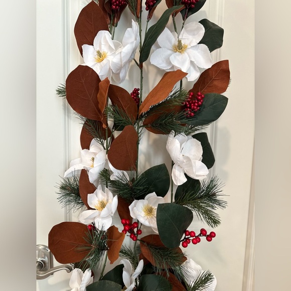 ✨NWT Ashland MAGNOLIA & RED BERRY GARLAND 6ft CHRISTMAS 🎄 - Picture 1 of 15